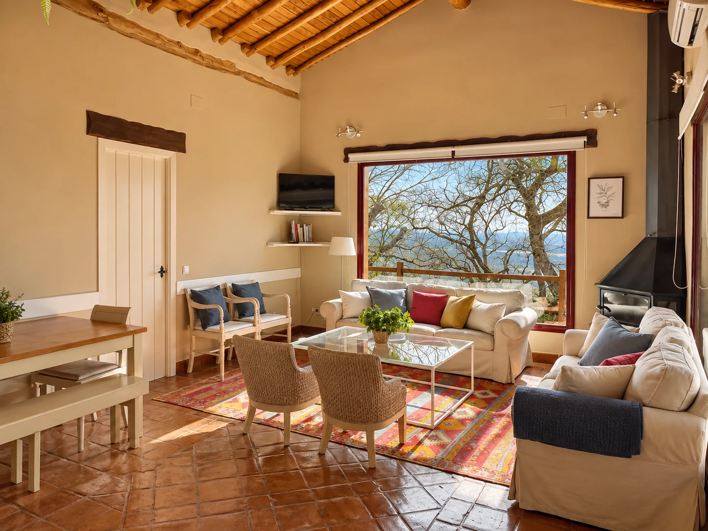 Open kitchen at Villa Los Madroños