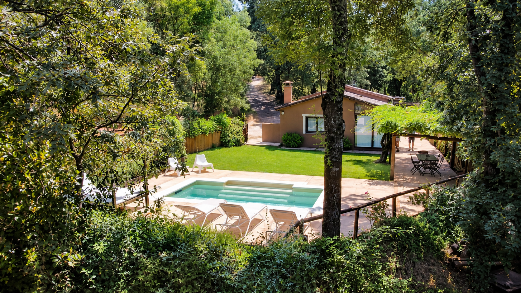 Villa Los Fresnos, pool and garden among the trees