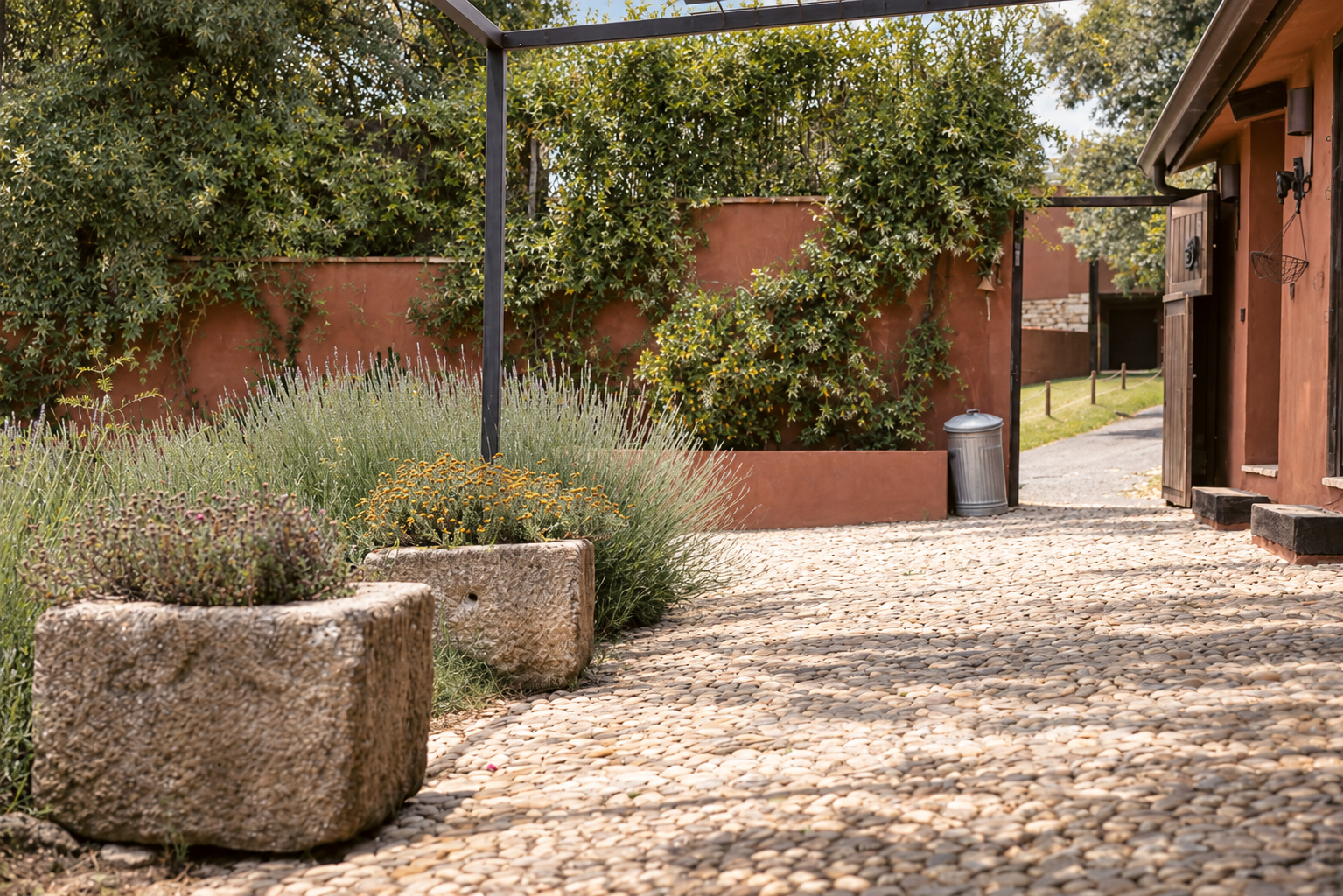 Tree-lined entrance to Villa Las Cuadras