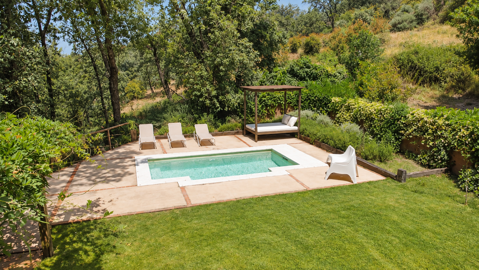 Pool and lawn at Villa Los Fresnos