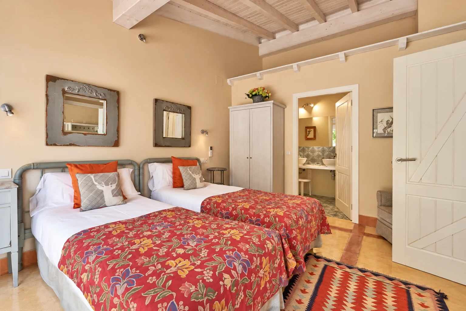 Twin bedroom at Villa El Bosque