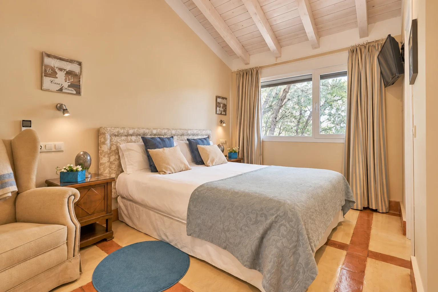 Double bedroom at Villa El Bosque overlooking the trees