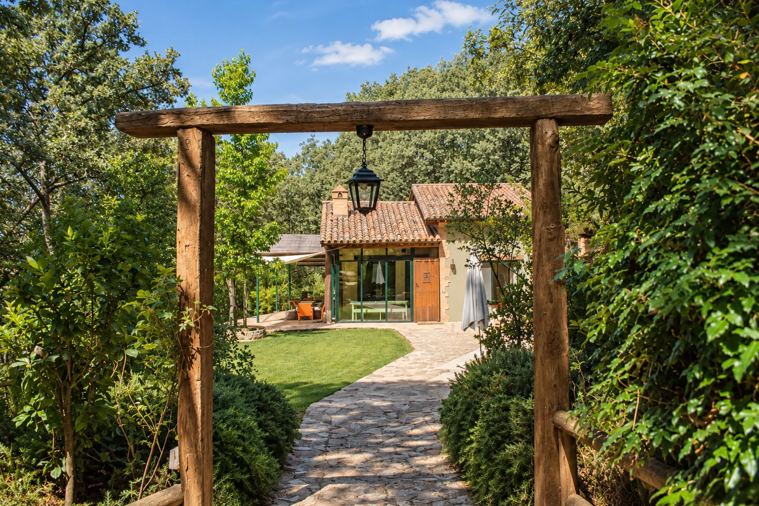 Entrance path to Villa Los Naranjos