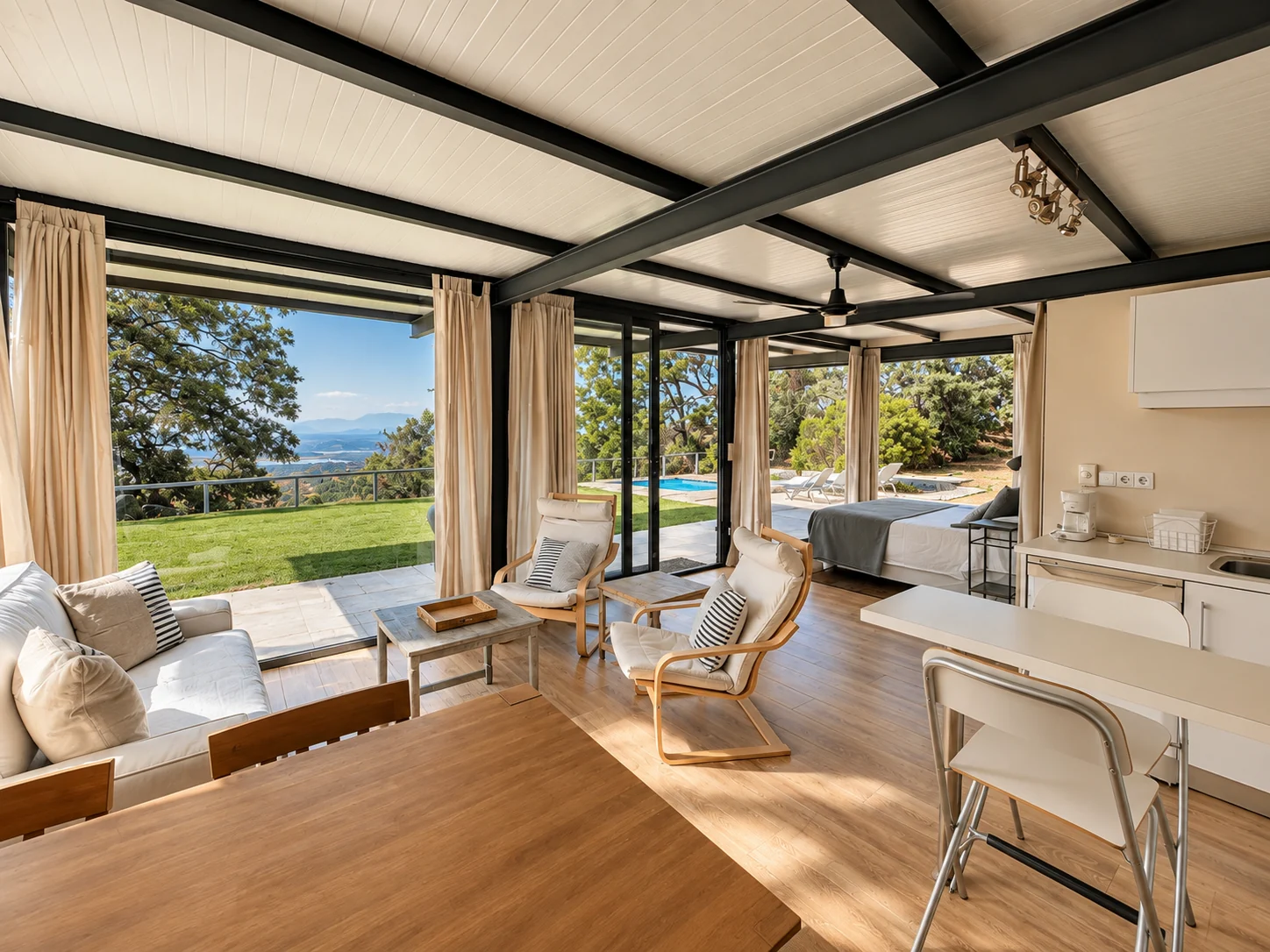 Living and dining room at Villa La Palmera