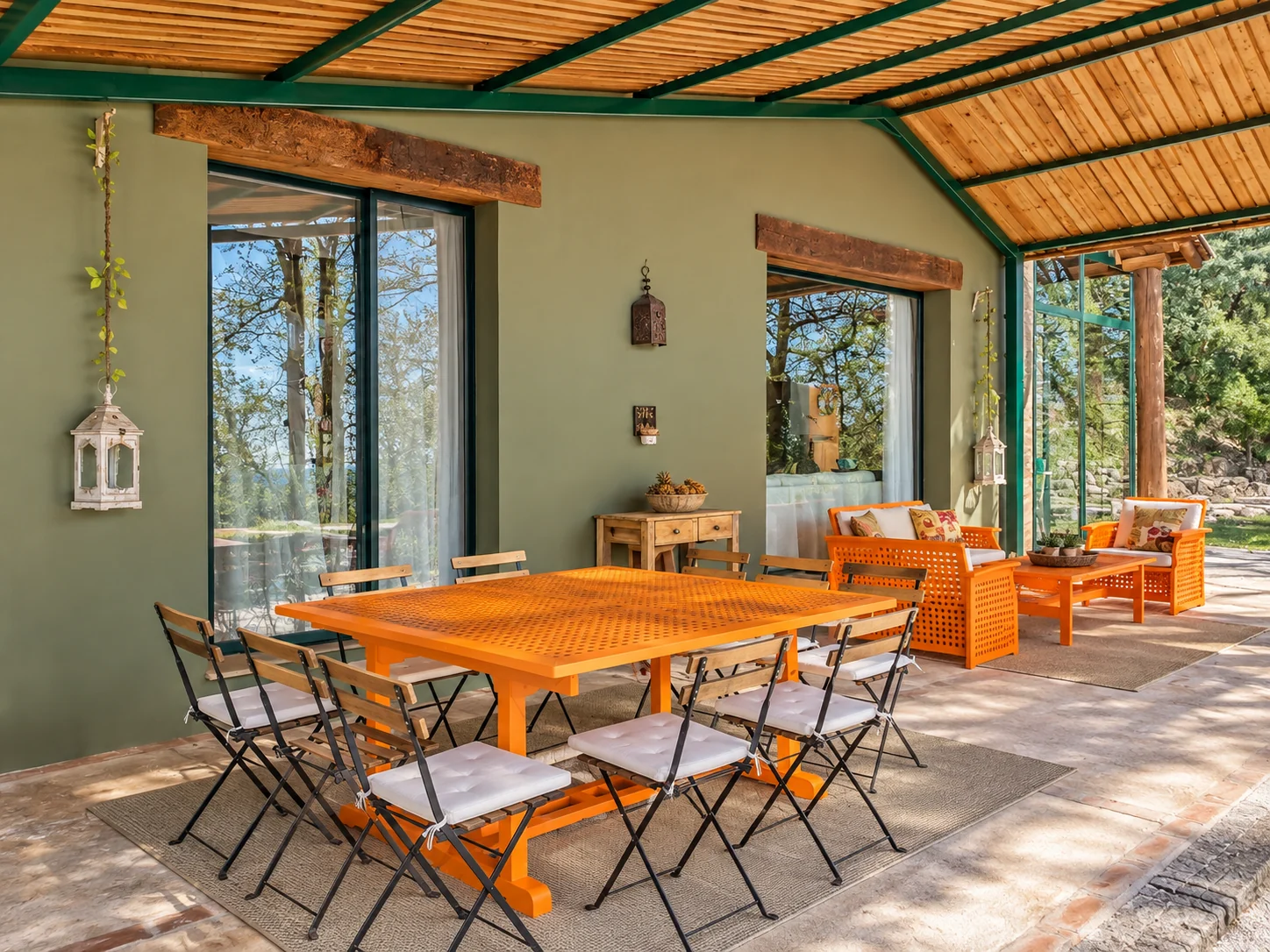 Outdoor dining area under the porch of Villa Los Naranjos