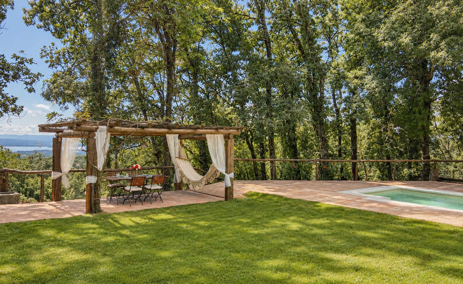 Pergola, garden and pool at Villa Los Fresnos