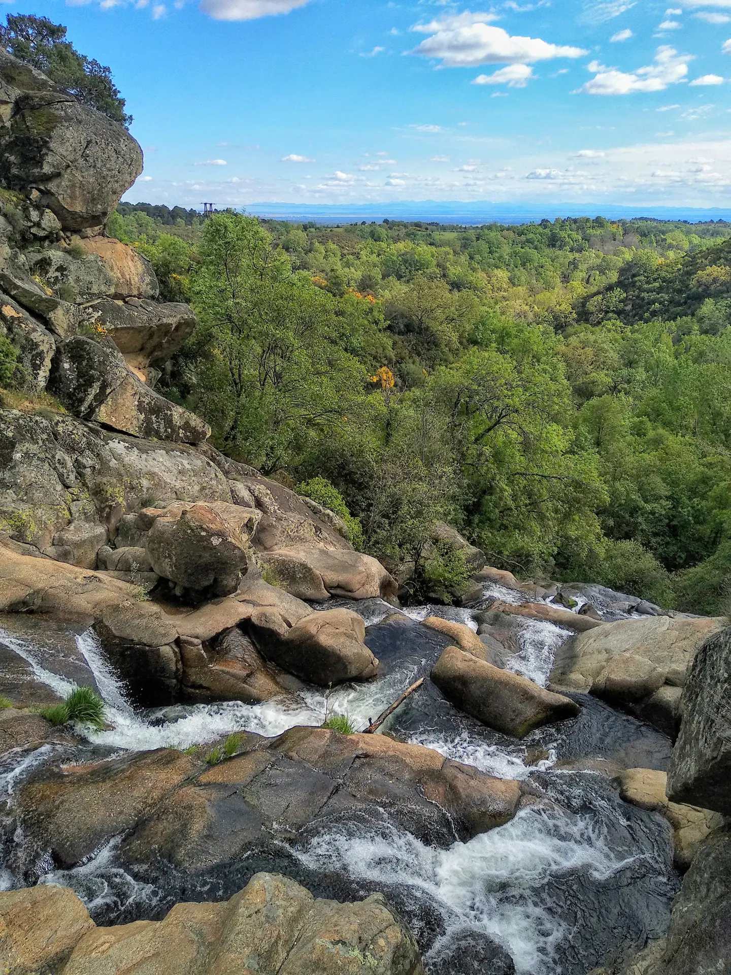 Garganta de Gualtaminos around the Cascada del Diablo