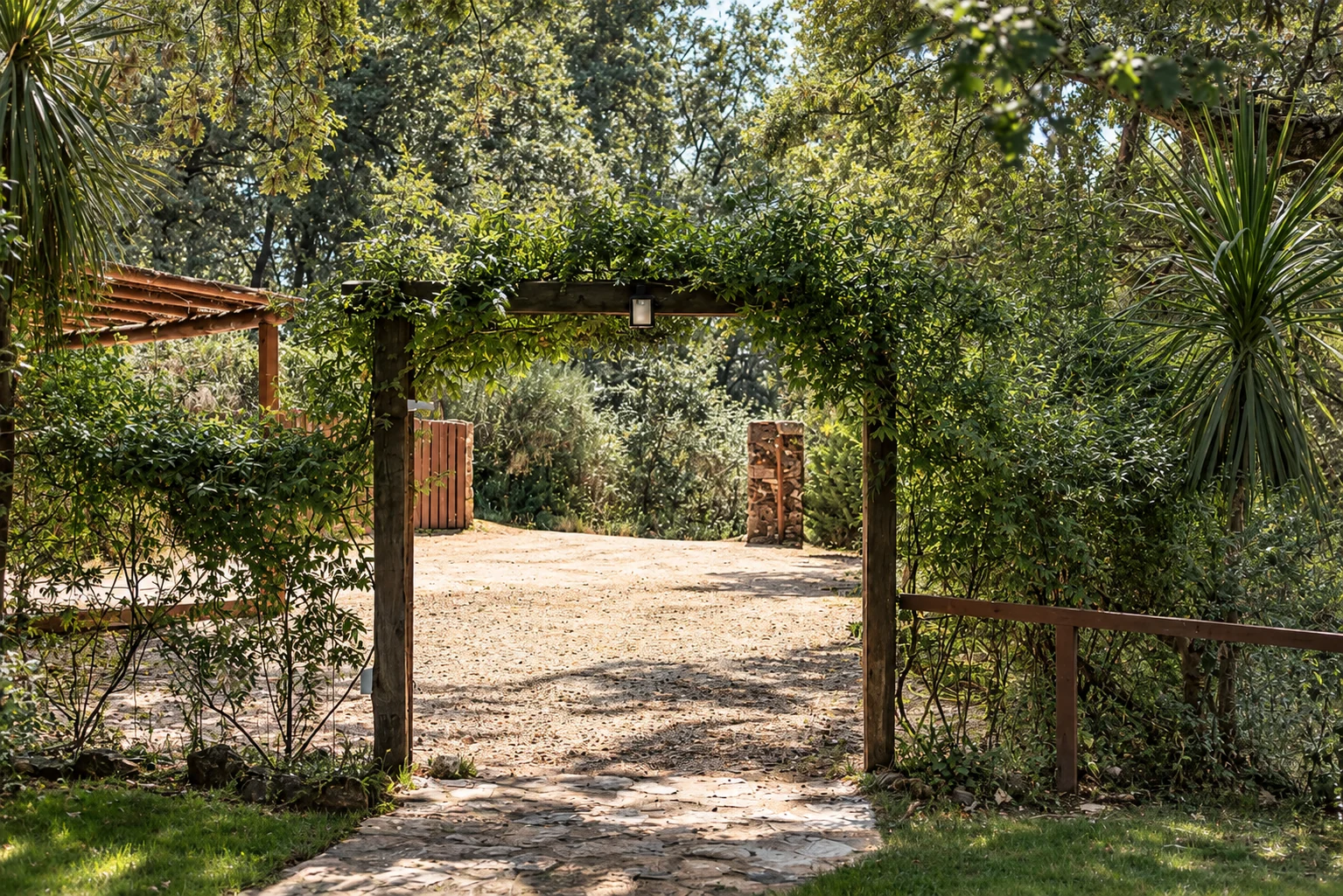 Entrance to Villa Los Castaños among the trees