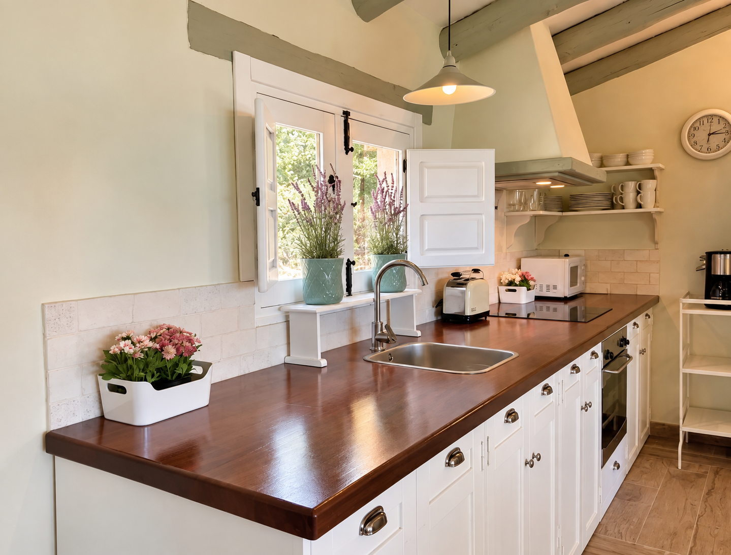 Open kitchen at Villa Los Fresnos