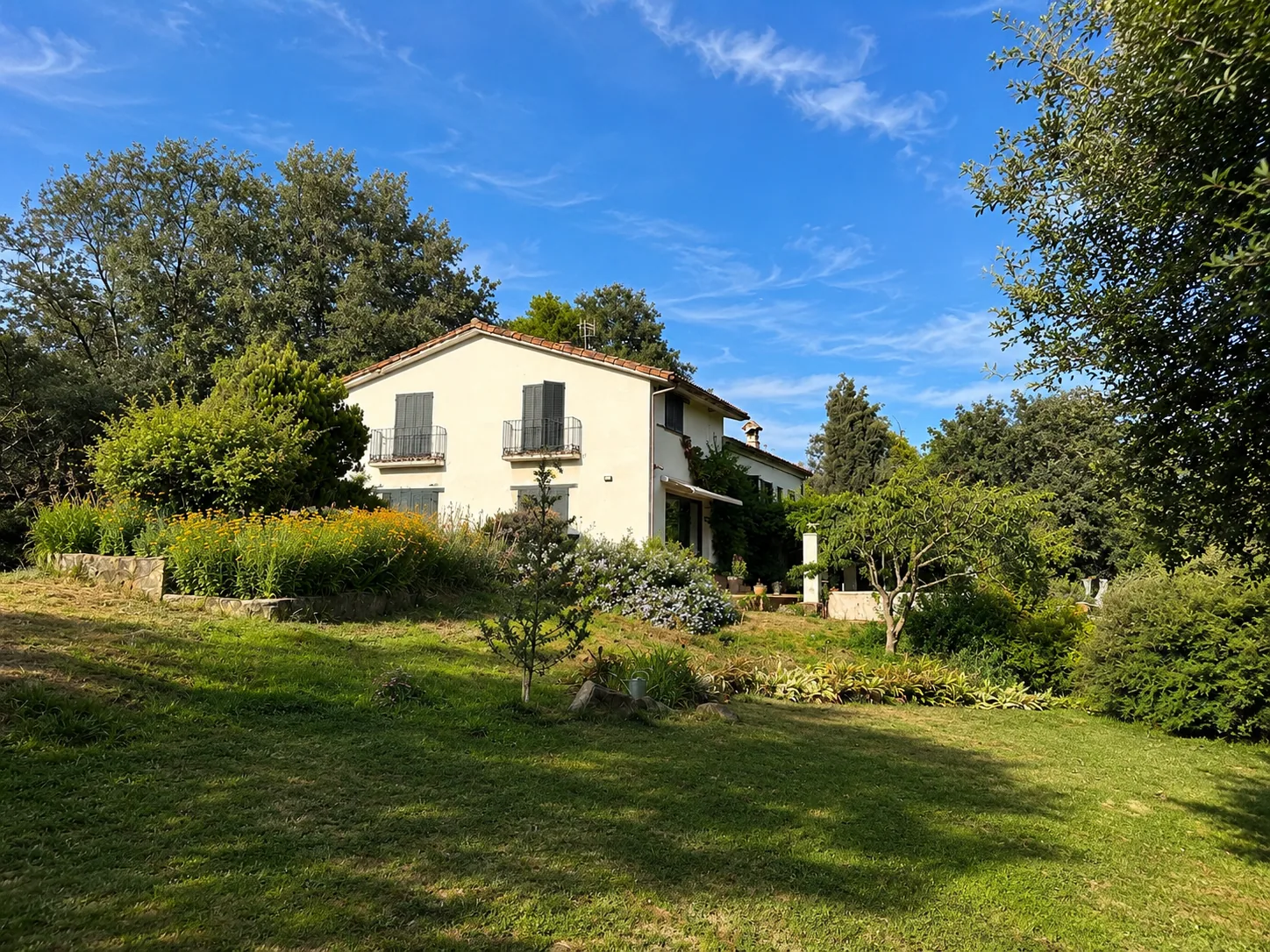 Villa Alardos among the trees of the garden