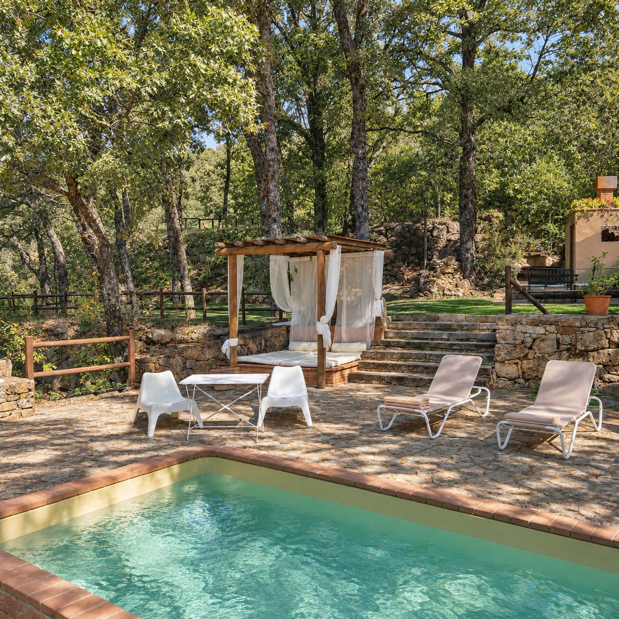 Pergola and garden at Villa Los Robles