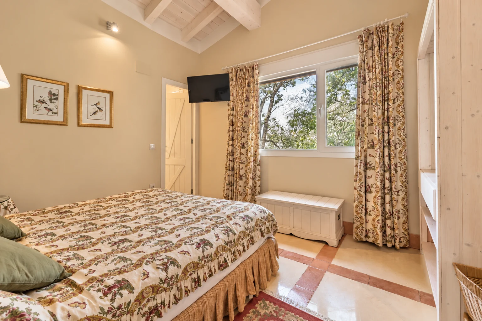 Bright bedroom at Villa El Bosque