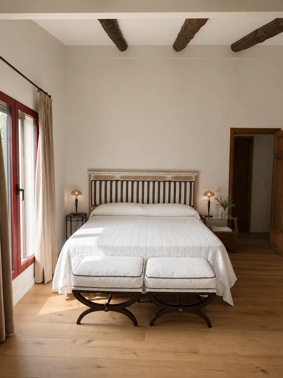Bedroom of Villa Alardos with wooden beams and a king-size bed