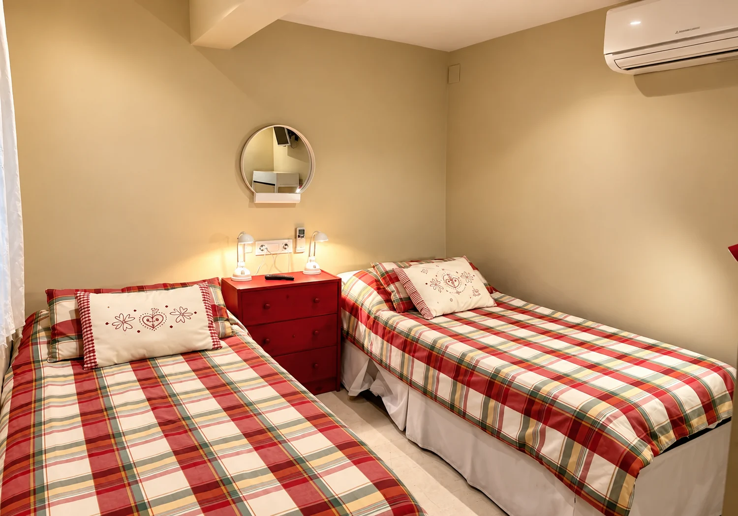 Twin bedroom at Villa Los Castaños