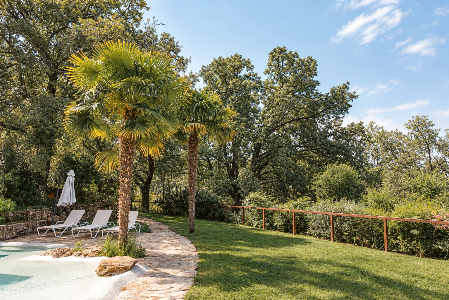 Pool and garden at Villa Los Castaños