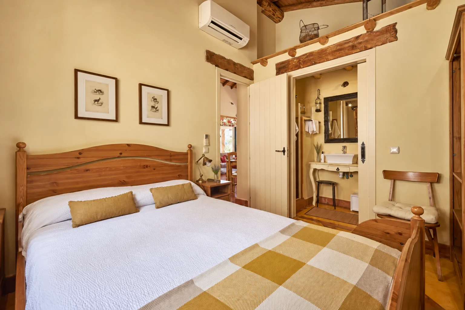 Double bedroom at Villa Los Olivos