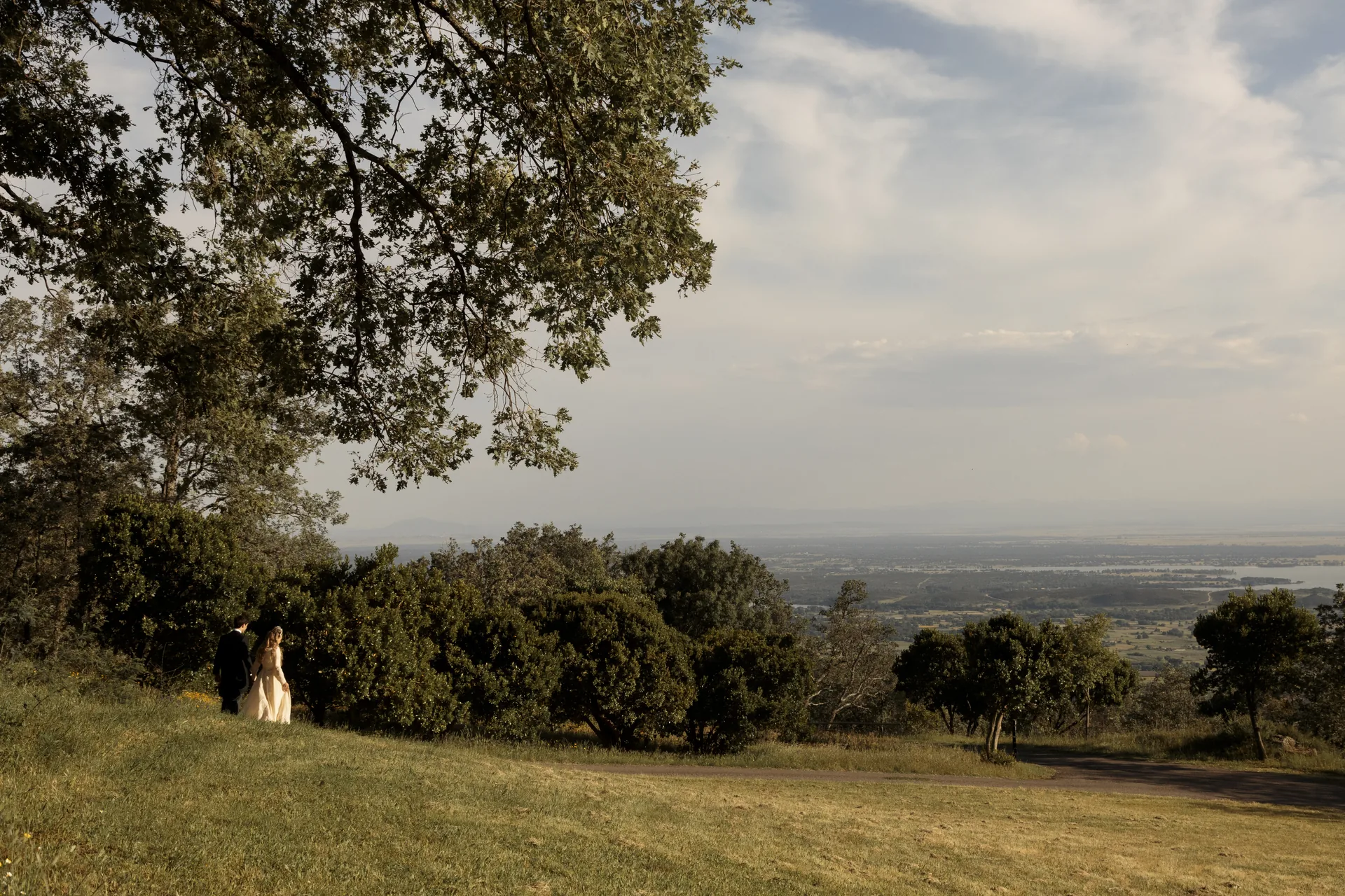 The couple contemplating the valley from the estate