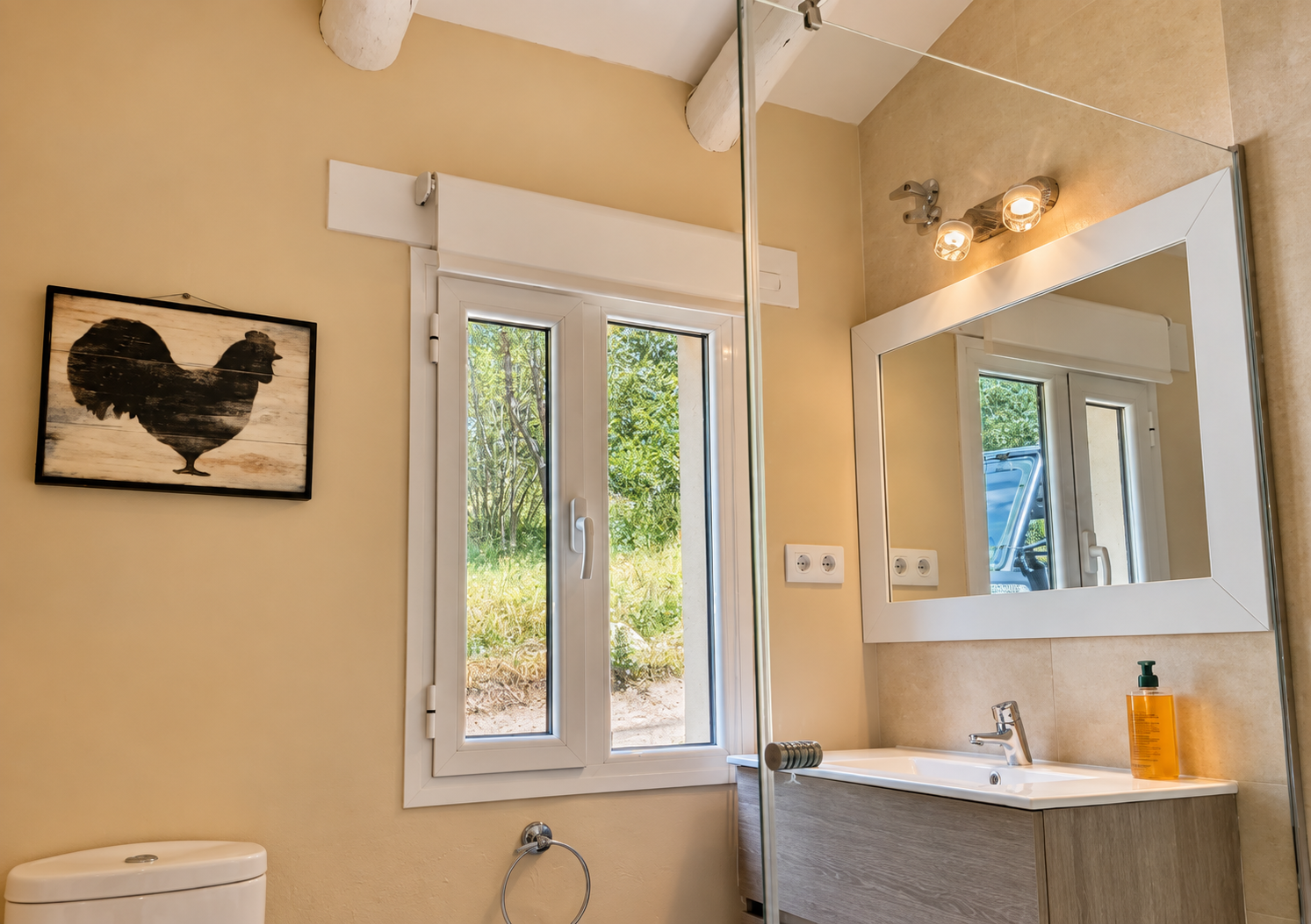 Bathroom with washbasin at Villa Los Fresnos