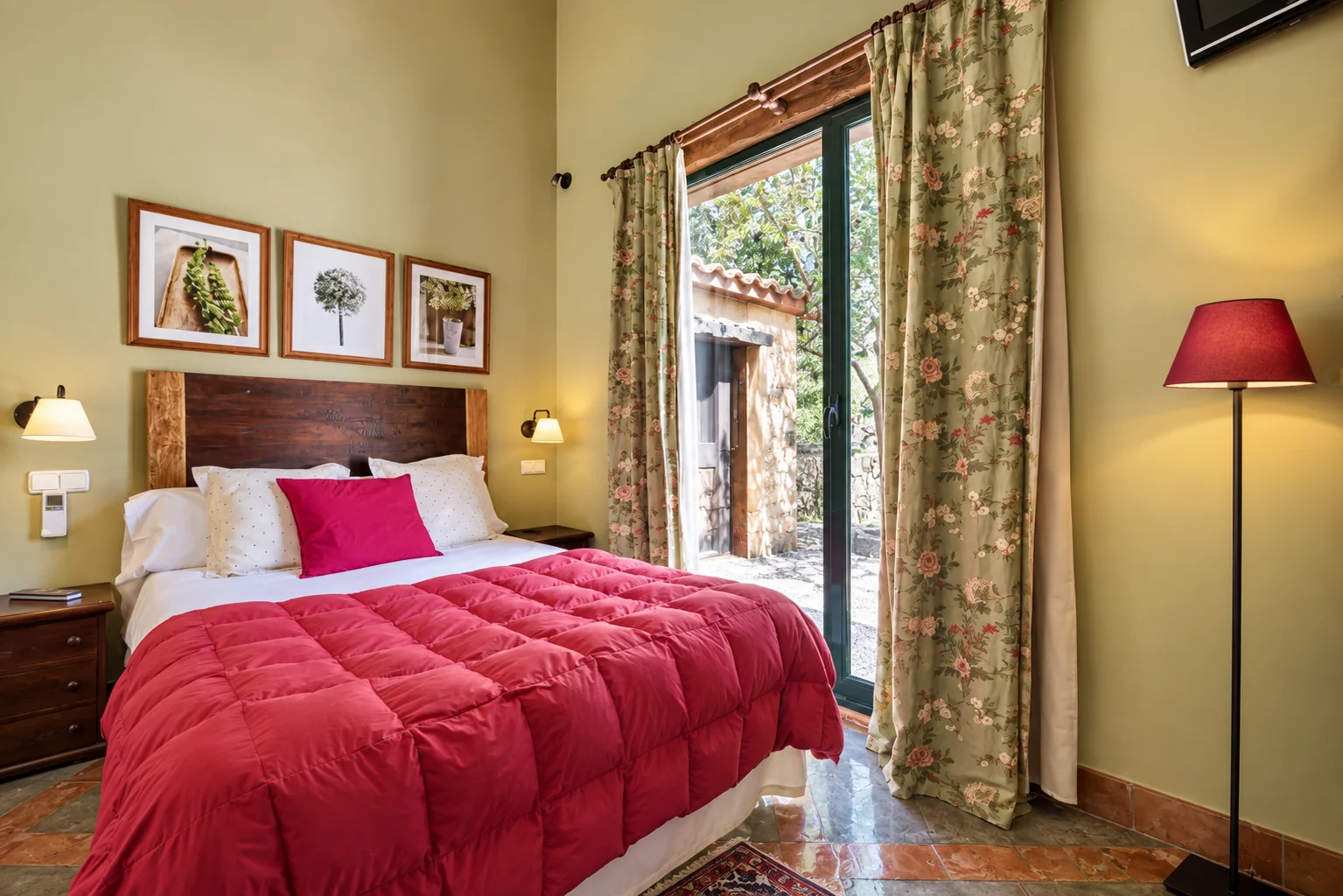Bedroom at Villa Los Naranjos opening outdoors
