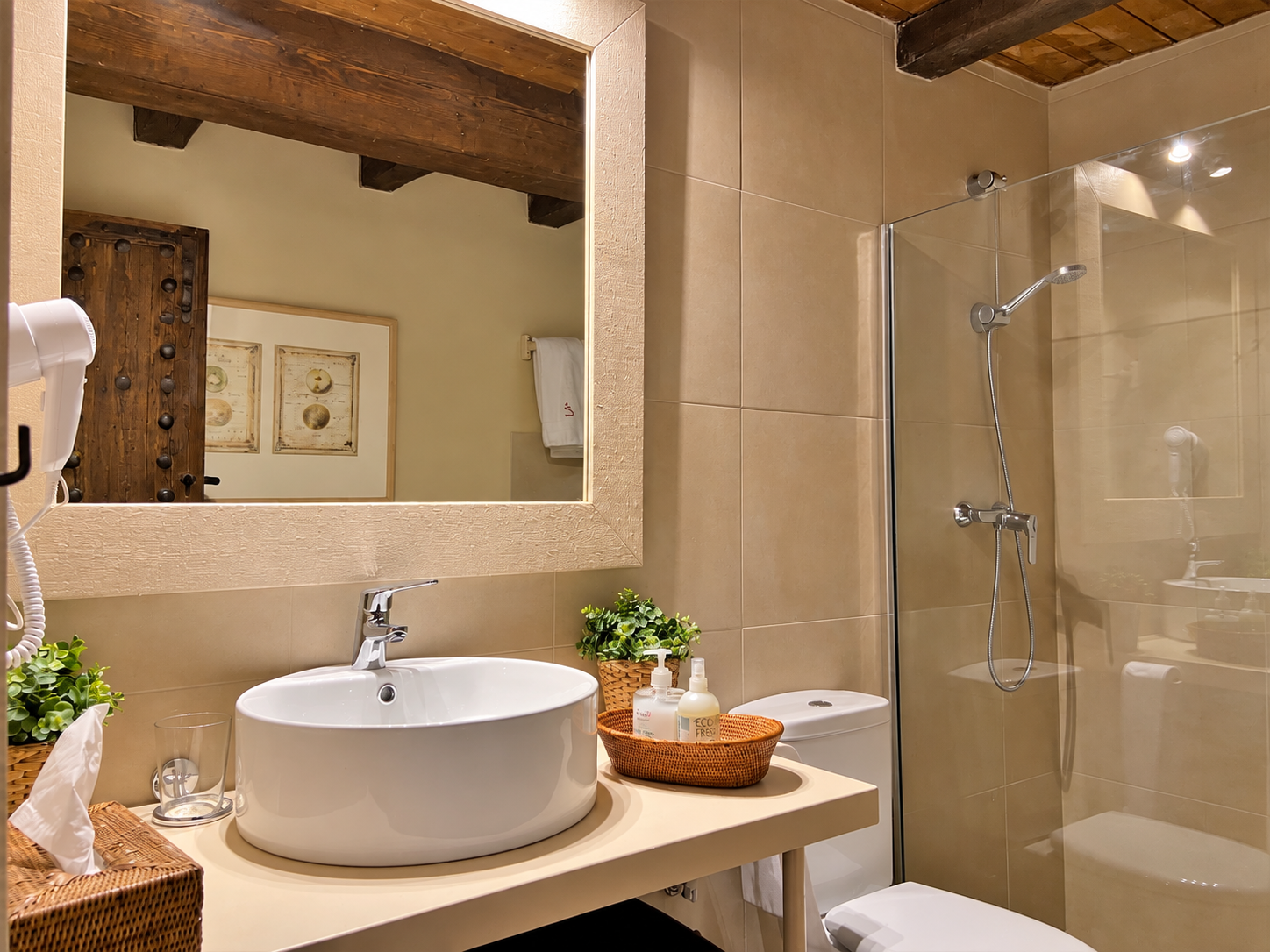 Bathroom with shower at Villa Candelaria