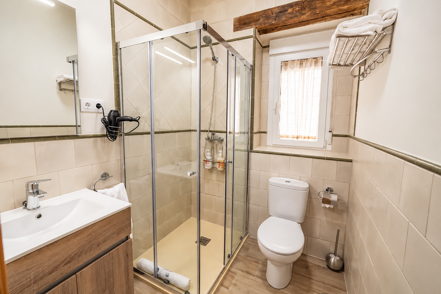 Bathroom with shower at Romero Apartment