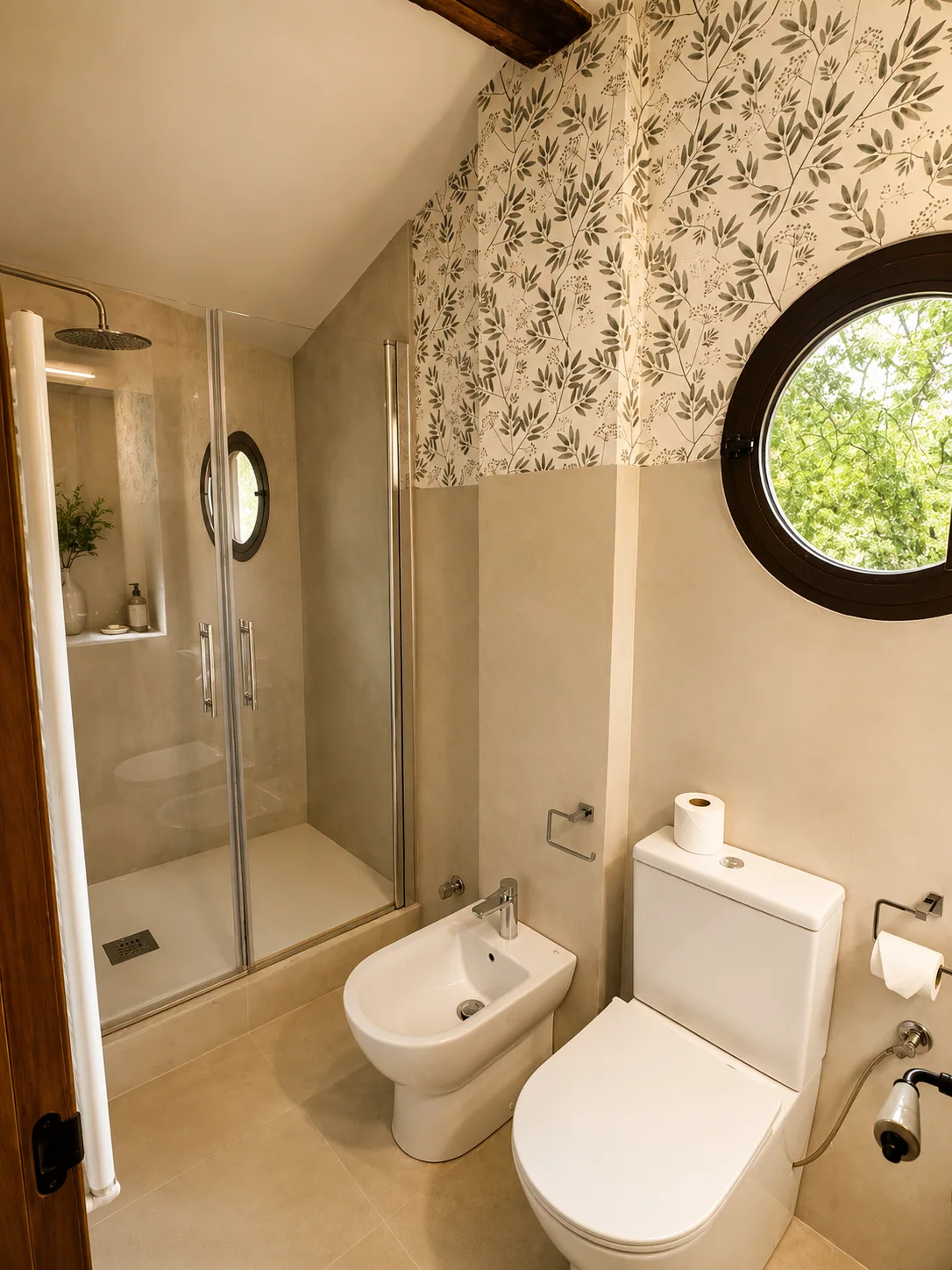 Bathroom of Villa Alardos with a shower and round window