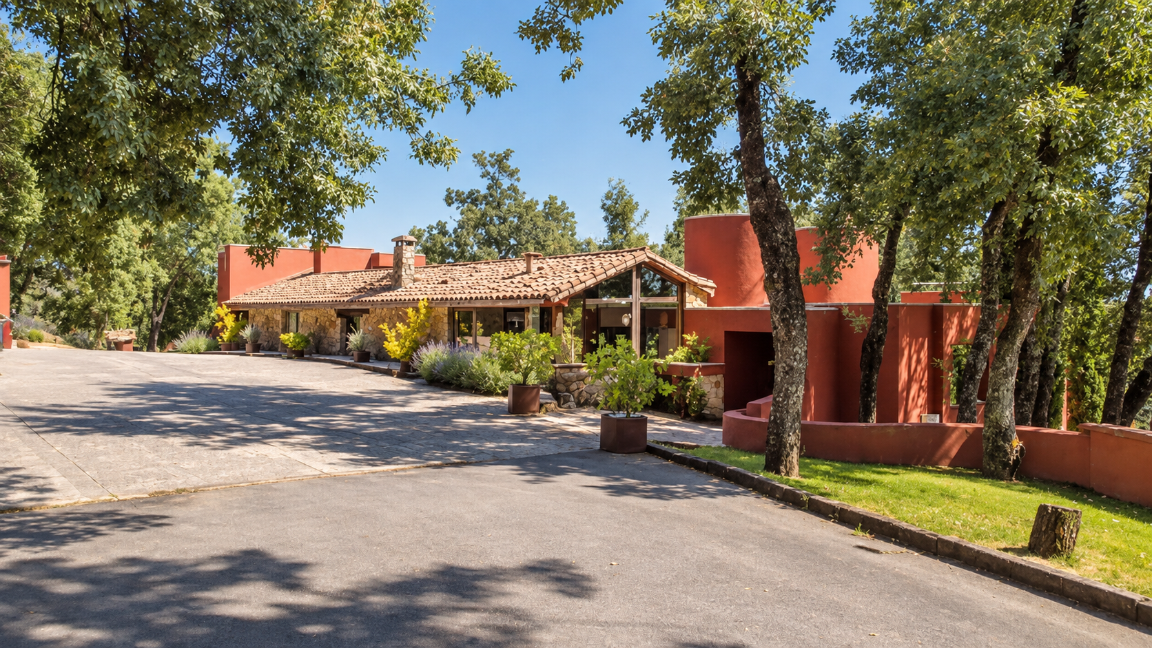 Villa Candelaria and its wooded garden