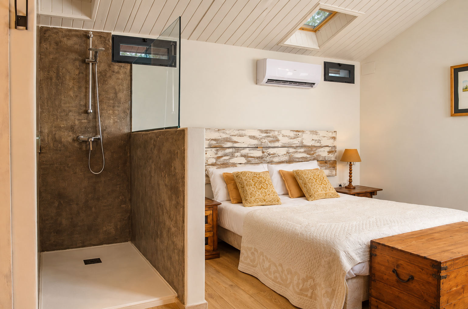 Bedroom at Villa Las Cuadras with integrated bathroom