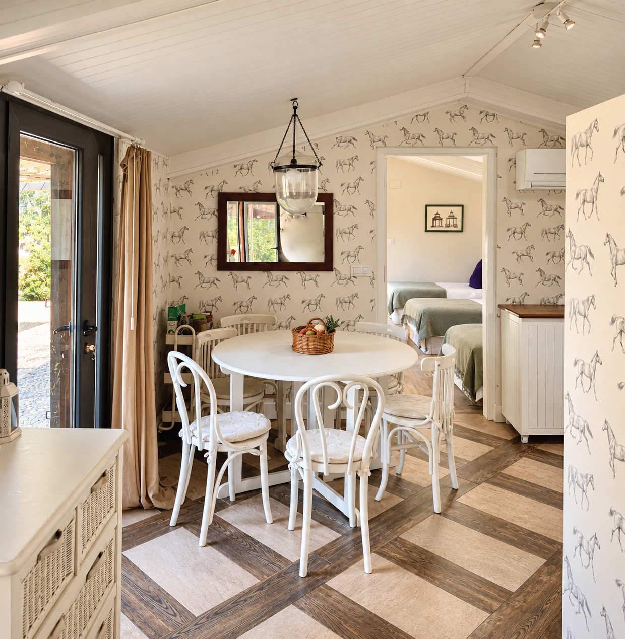 Dining room at Villa Las Cuadras