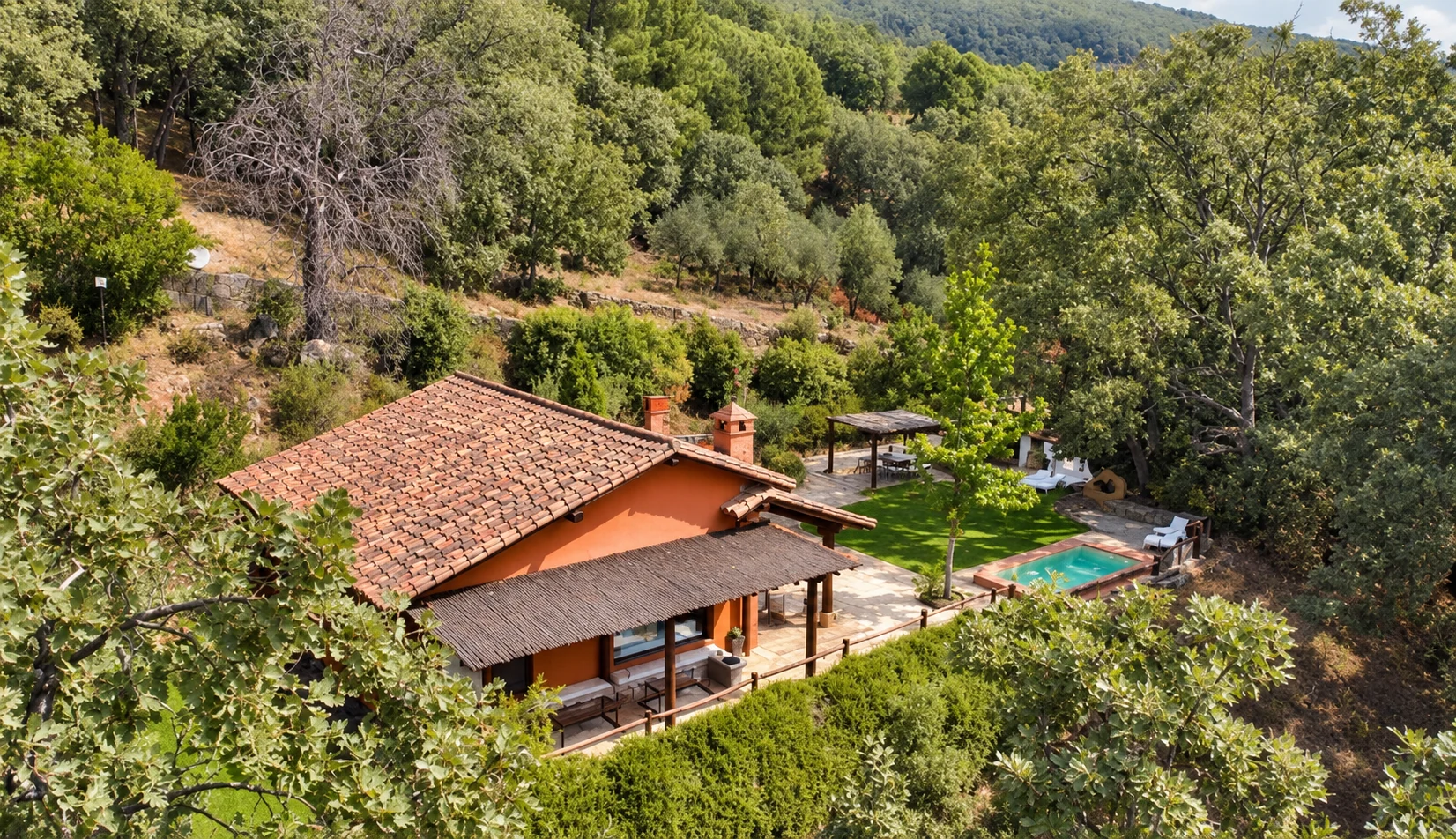 Aerial view of Villa Los Olivos among holm oaks