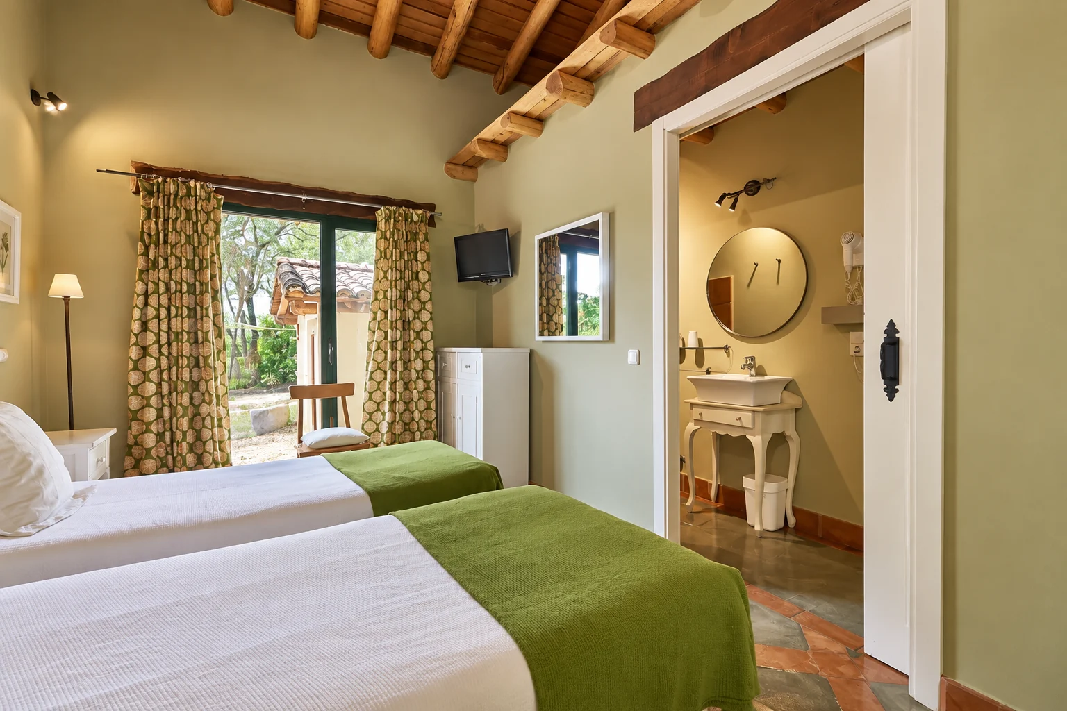 Bedroom at Villa Los Naranjos with garden views