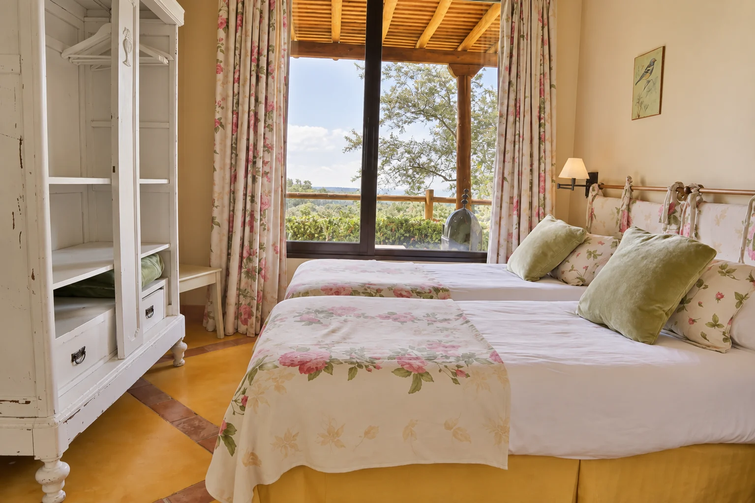 Double bedroom at Villa Los Olivos
