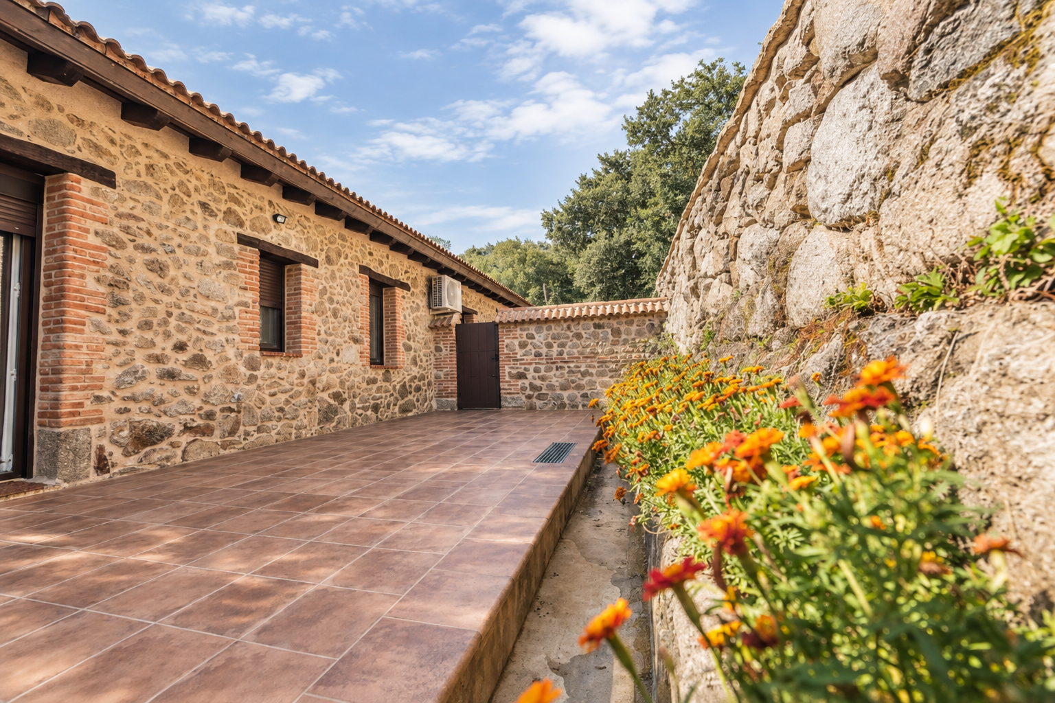 Private patio of Lavanda Apartment between stone walls and flowers