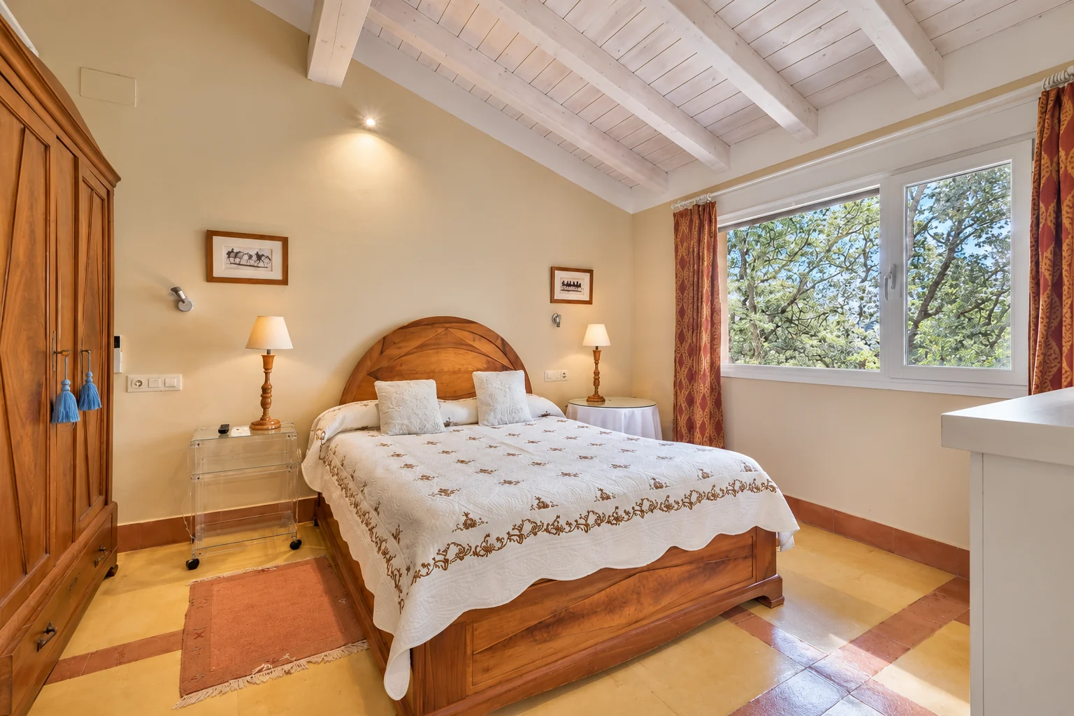 Double bedroom at Villa El Bosque overlooking the woods