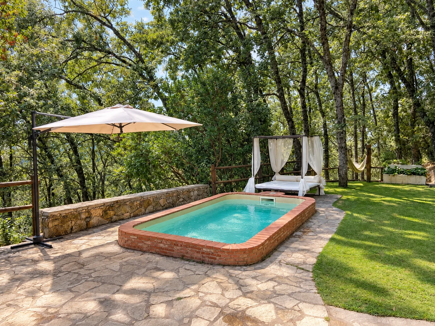 Pool at Villa Los Madroños among oak trees