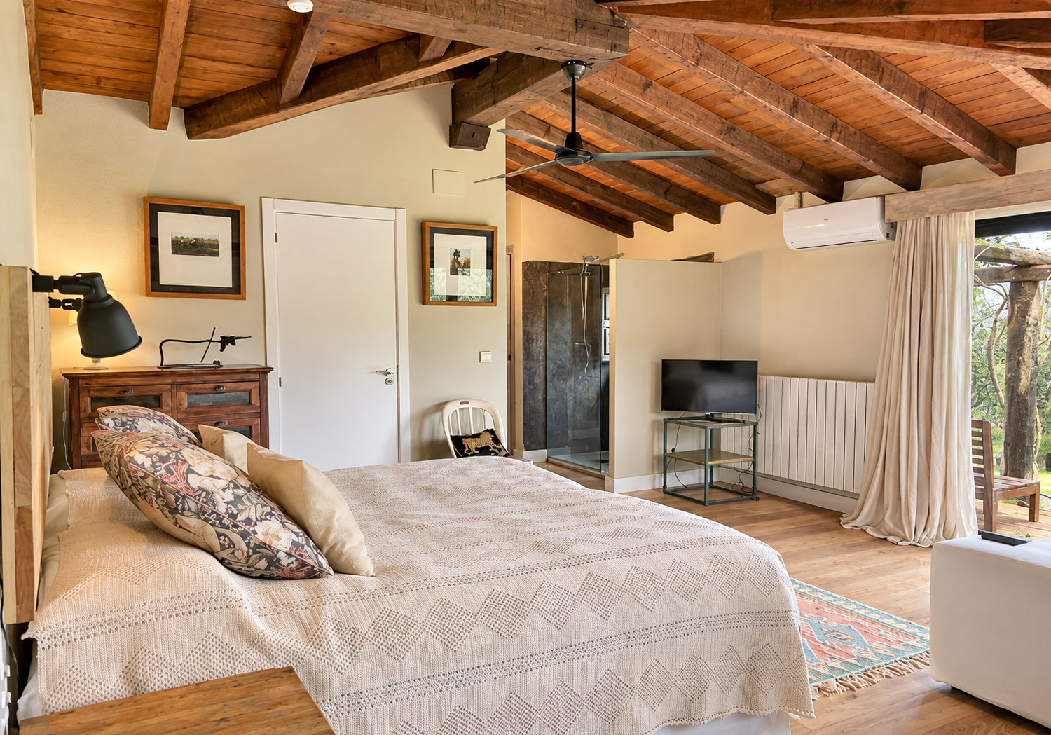 Bedroom at Villa Candelaria beside the garden
