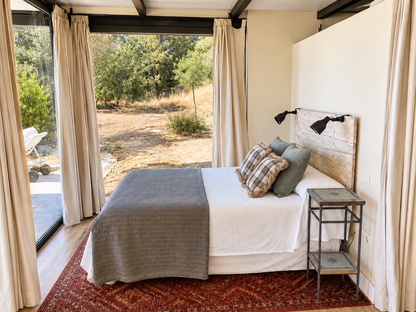 Bedroom at Villa La Palmera with garden views
