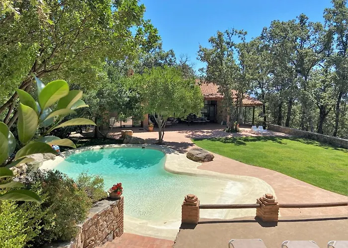 Villa, garden and private pool at El Escondite